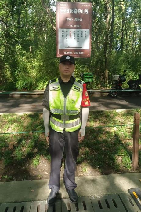 C:/Users/Administrator/Desktop/臺風“貝碧嘉”來襲，南京保安積極應(yīng)對，“守”護萬家團圓！/1.jpg1