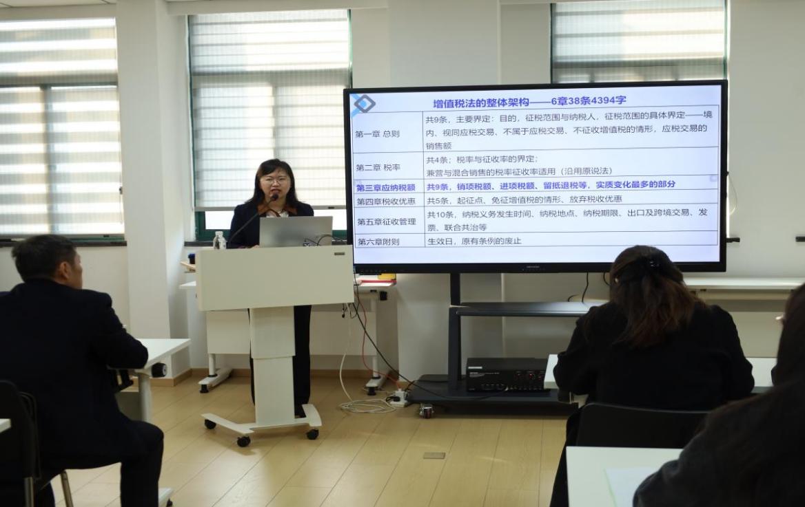 E:/25.12.10后 上傳網(wǎng)站留存/學(xué)新規(guī)強(qiáng)技能 防風(fēng)險(xiǎn)促合規(guī)——南京市保安服務(wù)有限公司舉辦新增值稅法專(zhuān)題培訓(xùn)/照片/IMG_9401.JPGIMG_9401