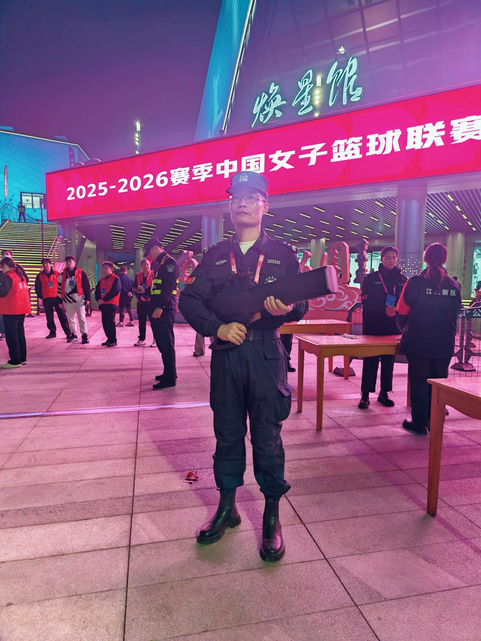 E:/25.12.10后 上傳網(wǎng)站留存/“保安衛(wèi)士”護(hù)航，熱血燃賽場！——南京市保安服務(wù)有限公司大廠分公司保障WCBA女籃聯(lián)賽激情開燃/照片/微信圖片_20251211080736_275_1.jpg微信圖片_20251211080736_275_1
