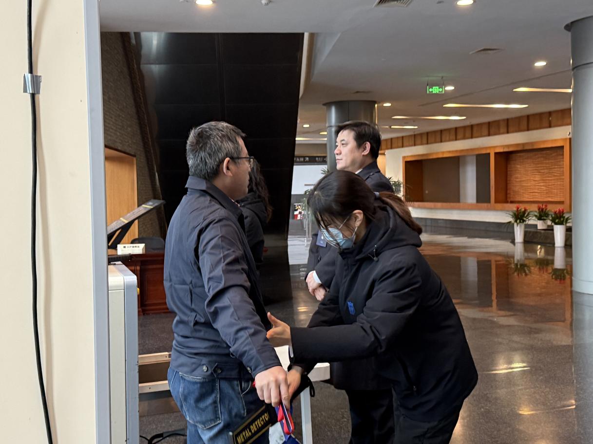 E:/25.12.10后 上傳網(wǎng)站留存/“安保鐵軍、硬核保障”2026系列報(bào)道一——科技引領(lǐng)未來(lái)，安全護(hù)航盛會(huì)/照片/79854b95b5929b8d99e14dd1fe9a271f.jpg79854b95b5929b8d99e14dd1fe9a271f